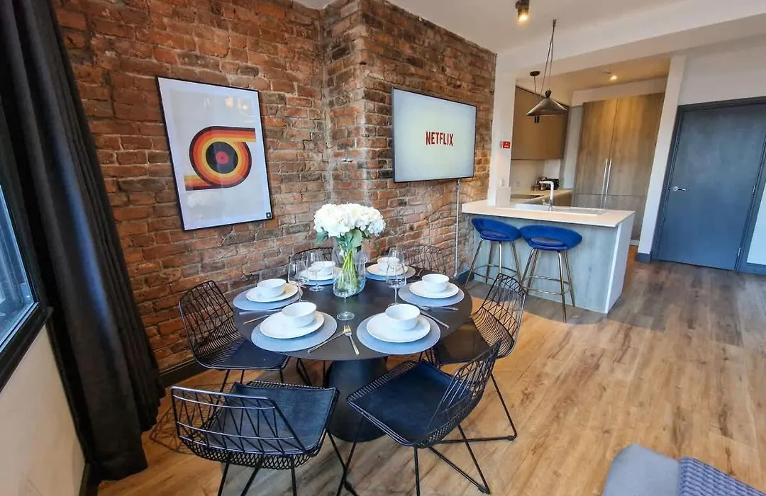 Stunning Central Apartment By City Superhost-1