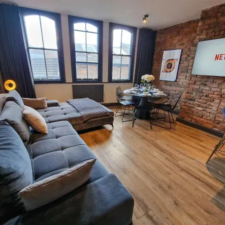 Stunning Central Apartment By City Superhost-2