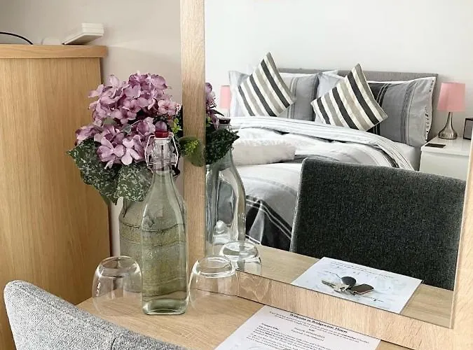 Escape - Private Room & Bathroom Near Etihad And Coop Arena - Free Secure Parking